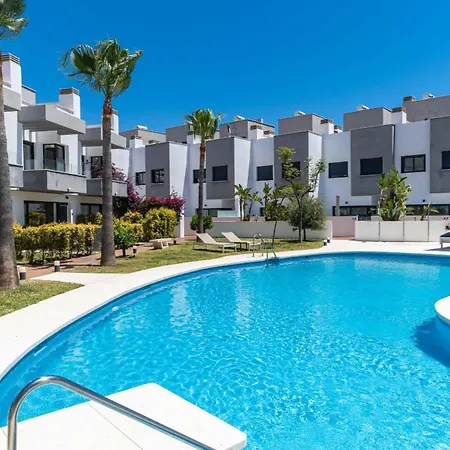 Holiday home Modern Newbuild Townhouse With Quality Furniture *