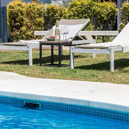 Modern Newbuild Townhouse With Quality Furniture *