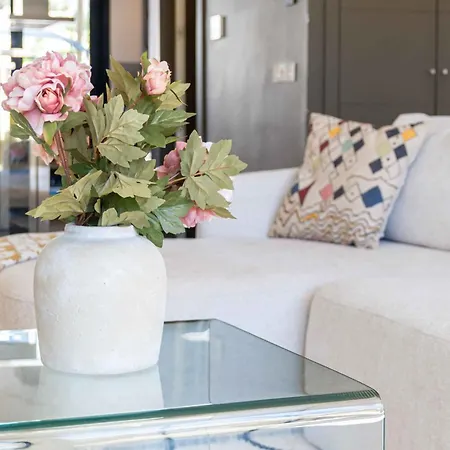 Modern Newbuild Townhouse With Quality Furniture Holiday home