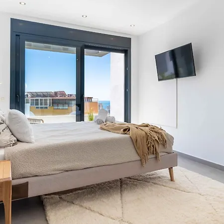 Modern Newbuild Townhouse With Quality Furniture