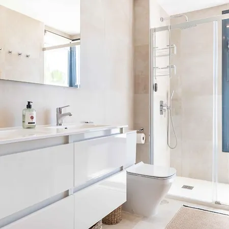 Modern Newbuild Townhouse With Quality Furniture * 丰希罗拉